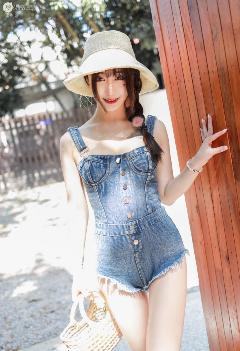 性感牛仔美女白丝美腿翘臀写真