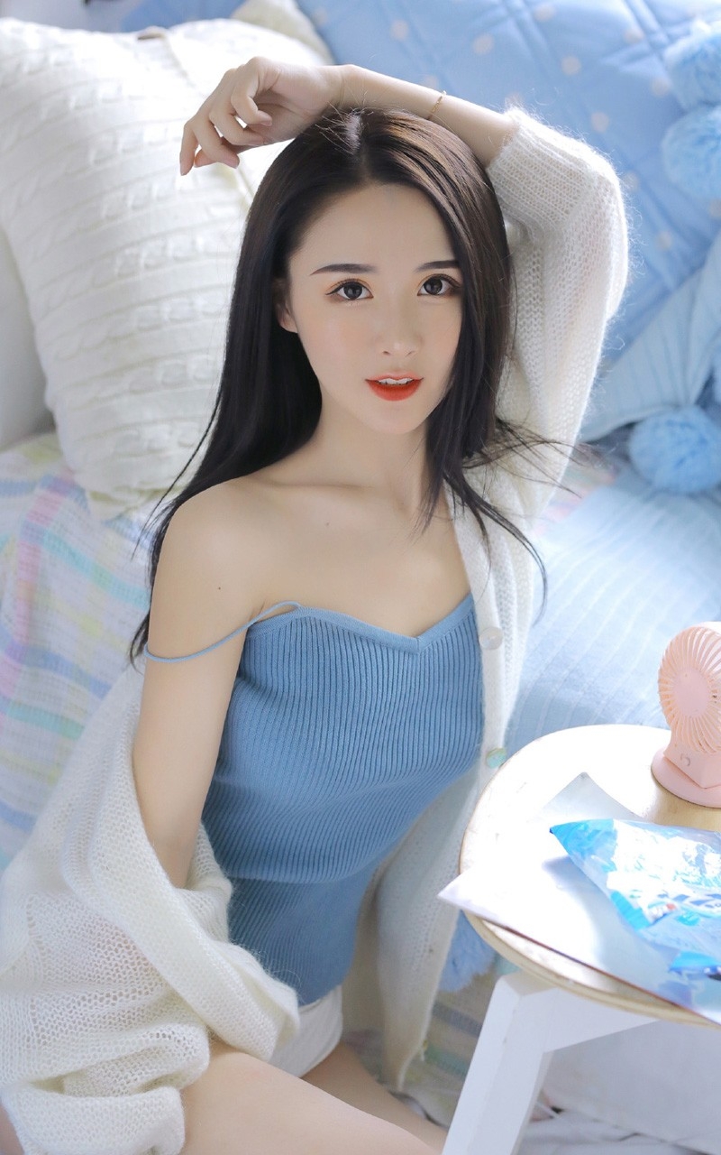 长相清秀气质清新脱俗的邻家小姐姐肤白貌美清纯个人写真