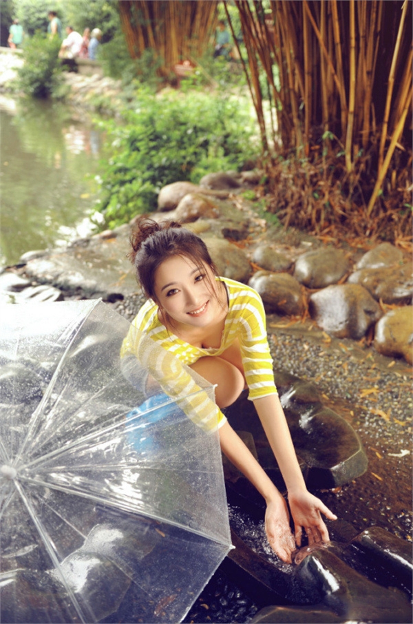 夏日妹子清新自然写真