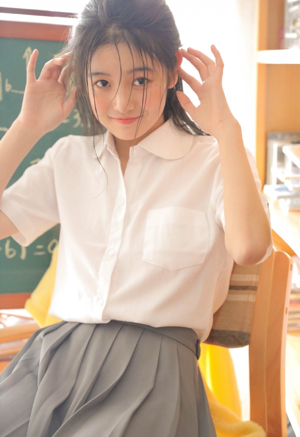 佛系少女教室学生制服肌肤嫩白唯美日系人体艺术摄影