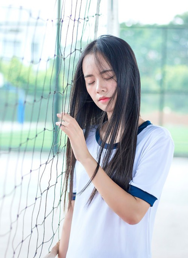 体操服小姐姐黑长直发户外写真