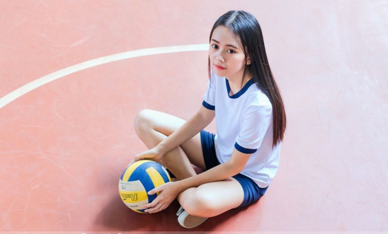 体操服小姐姐黑长直发户外写真