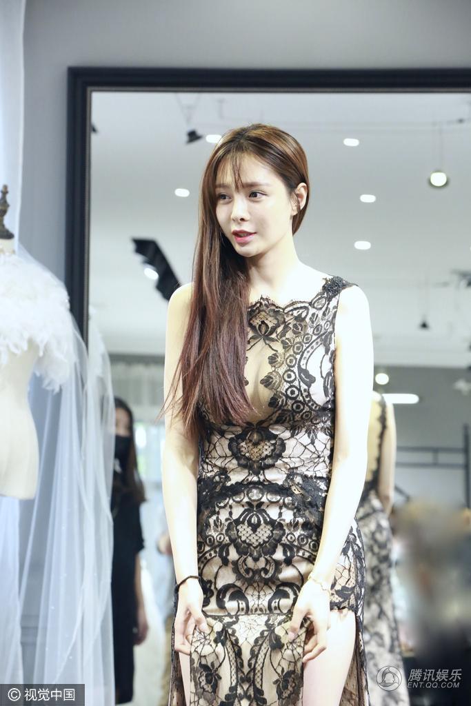 沈梦辰穿礼服露酥胸秀事业线  身材前凸后翘超有料