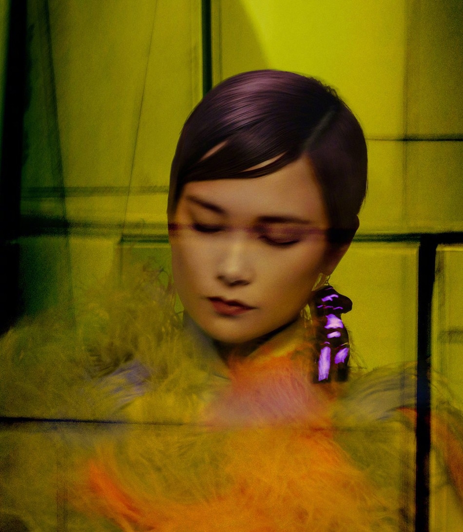 李宇春抓马造型炫酷时尚携手四位法国先锋音乐人写真