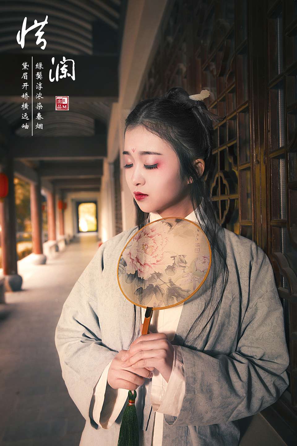 典雅娴静汉服美女步步生莲写真