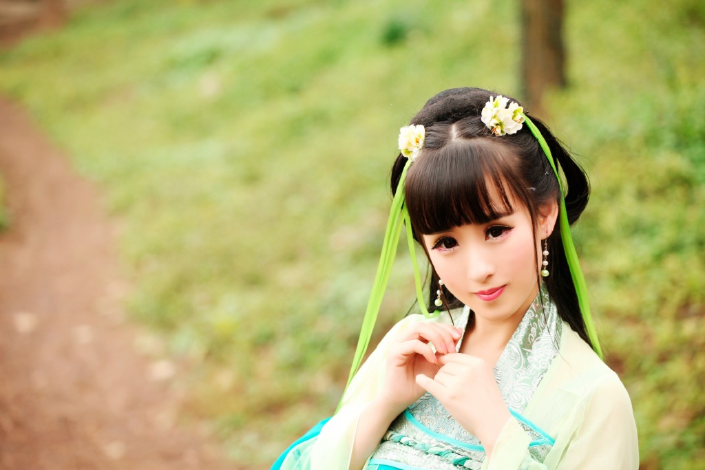 90后古装美女森林写真