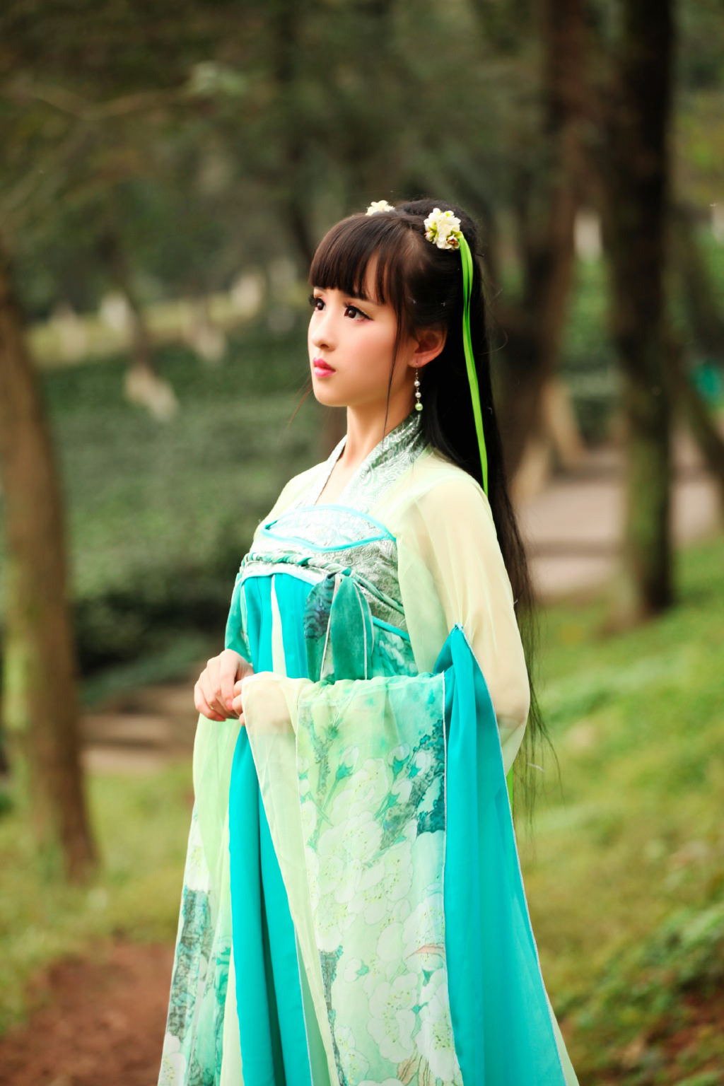 90后古装美女森林写真