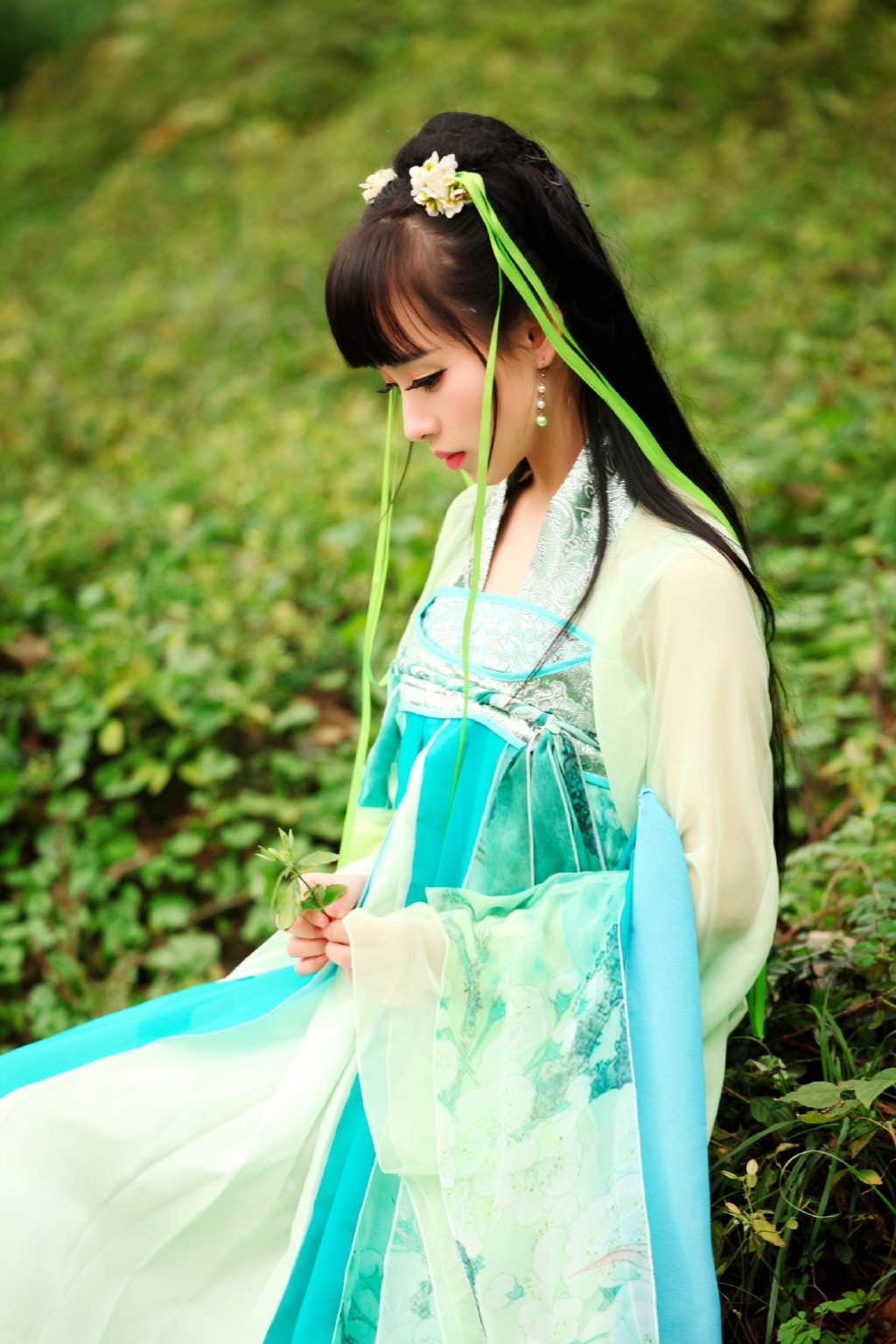 90后古装美女森林写真