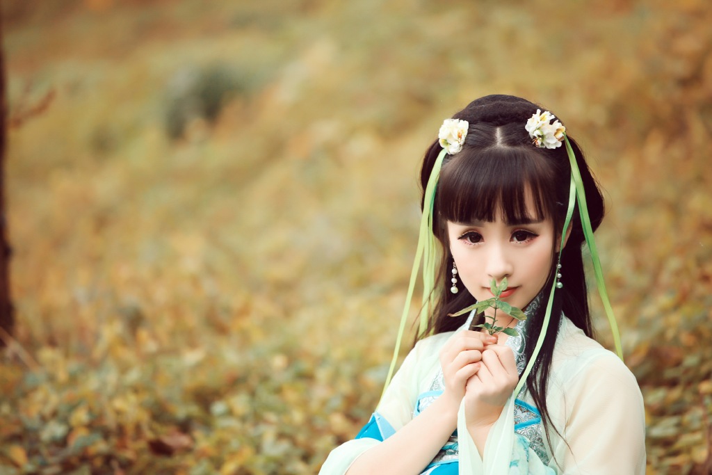 90后古装美女森林写真