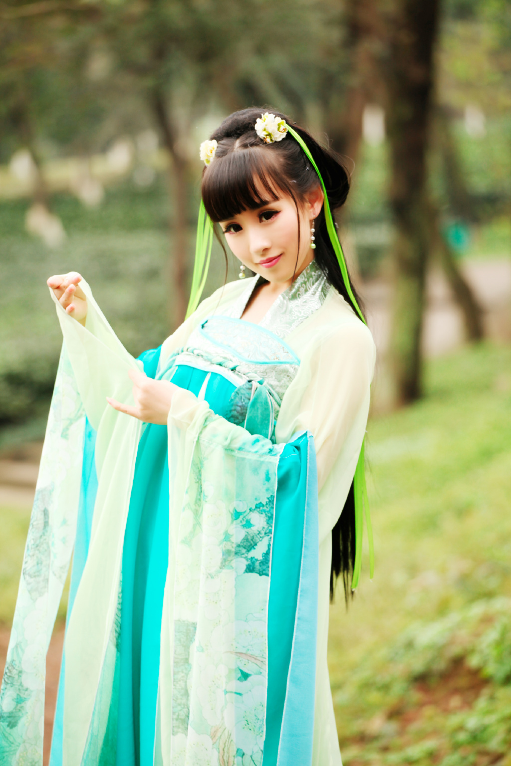 90后古装美女森林写真