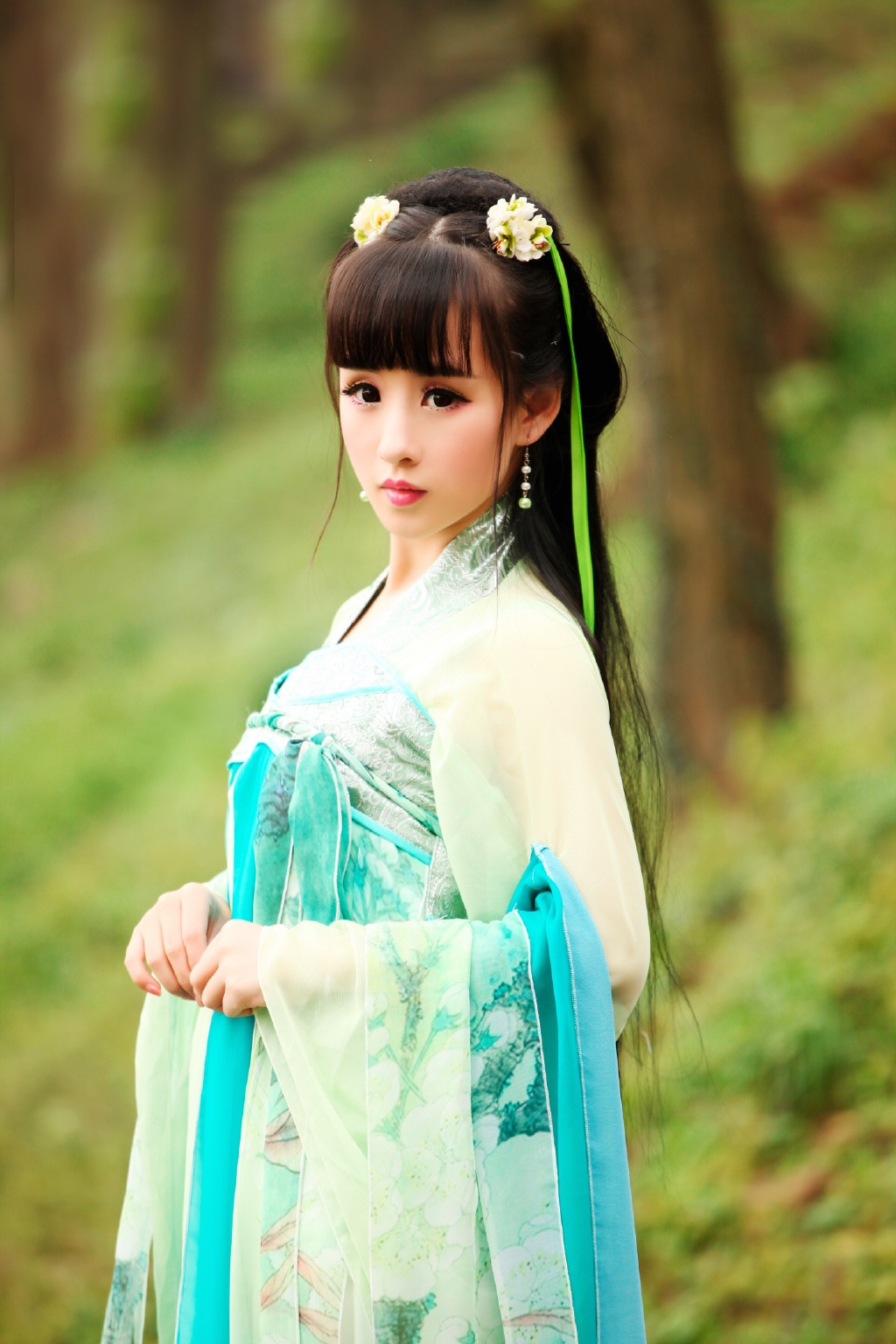 90后古装美女森林写真