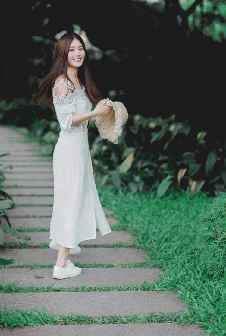 [秀人网]美乳性感尤物陈思琪大尺度浴室透视装爆乳黑丝睡衣主题系