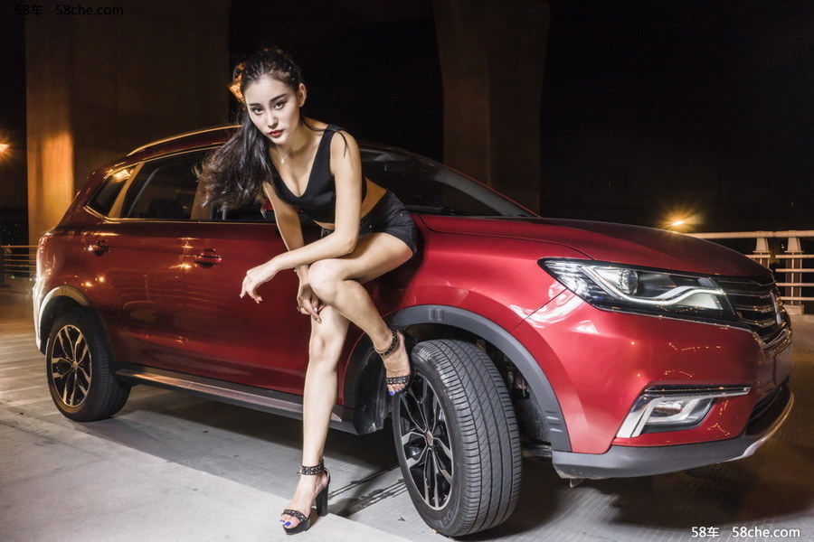 身姿窈窕纤细的冷艳女神魅力无限豪车激情图片