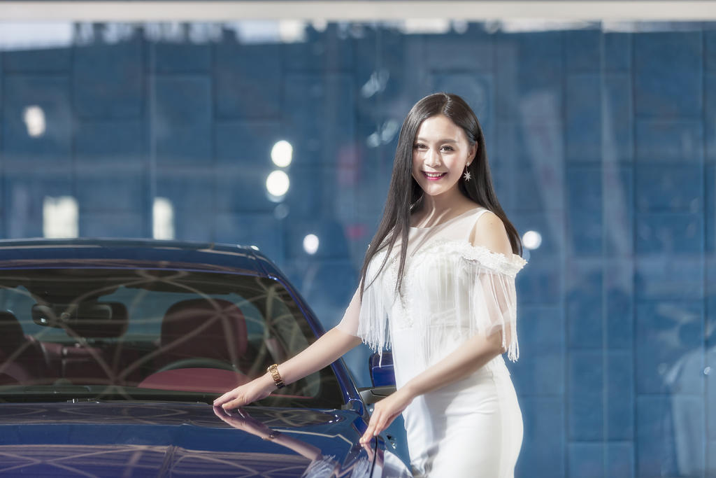 丰腴饱满的妩媚女人紧身长裙惹火性感艺术照