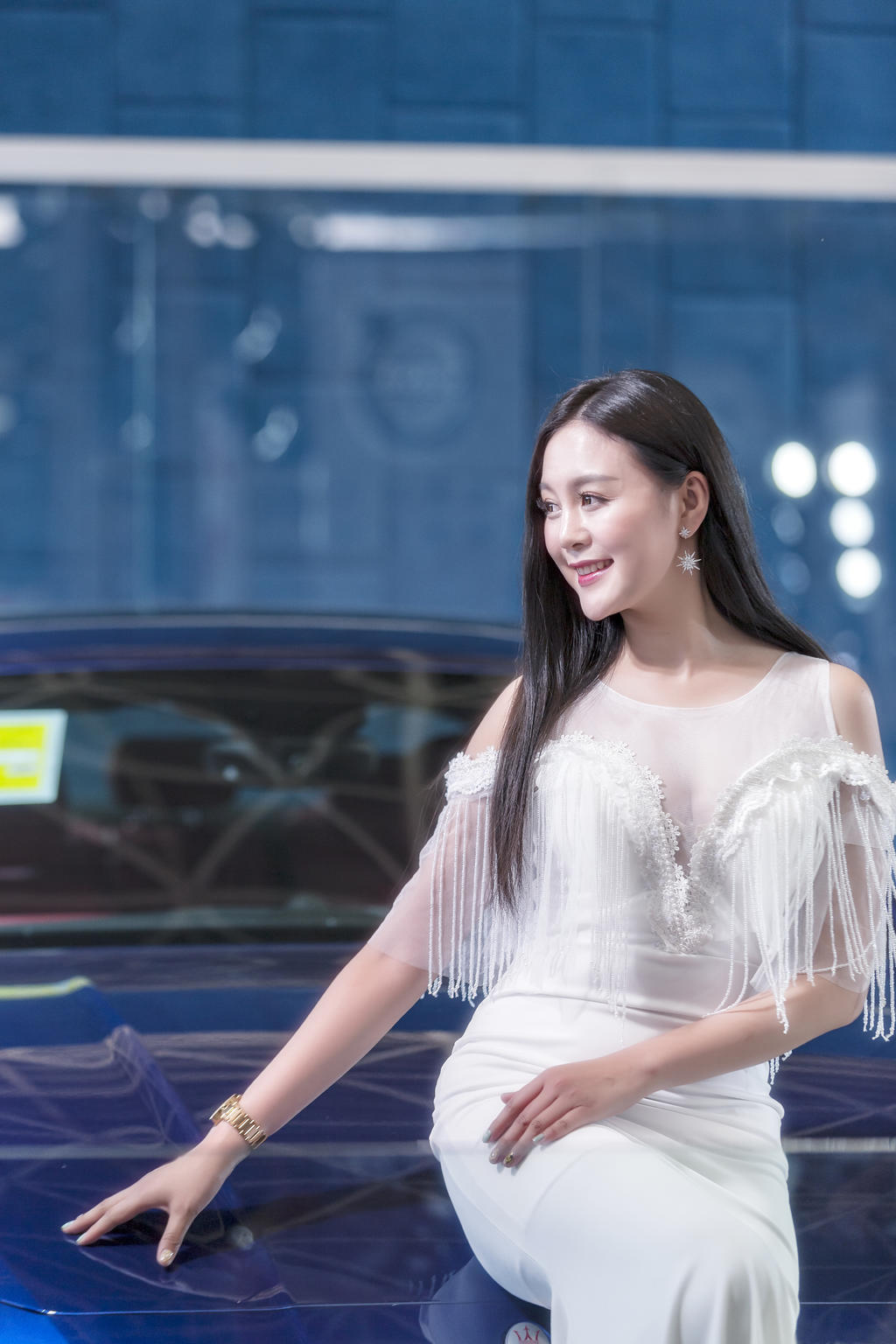 丰腴饱满的妩媚女人紧身长裙惹火性感艺术照