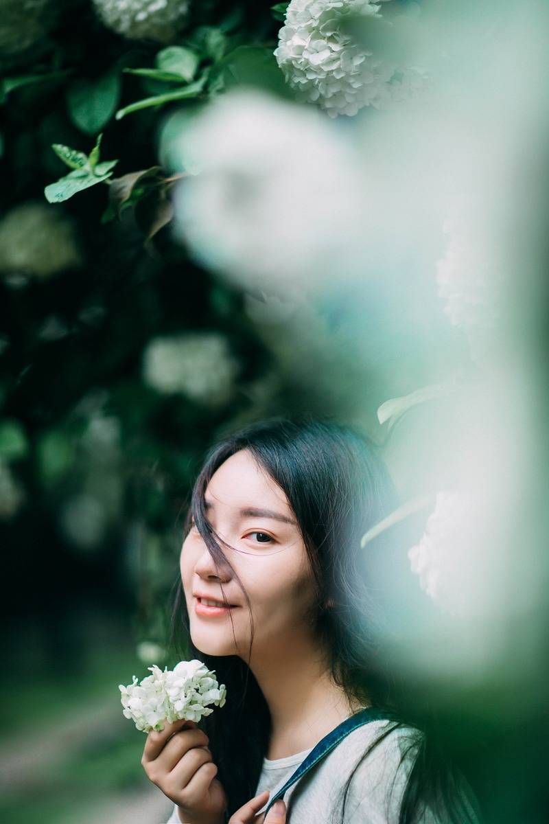 程瑜西胸前种草莓翘臀深沟人体艺术写真