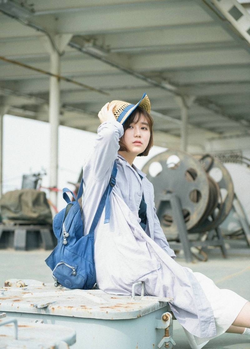 程瑜西胸前种草莓翘臀深沟人体艺术写真