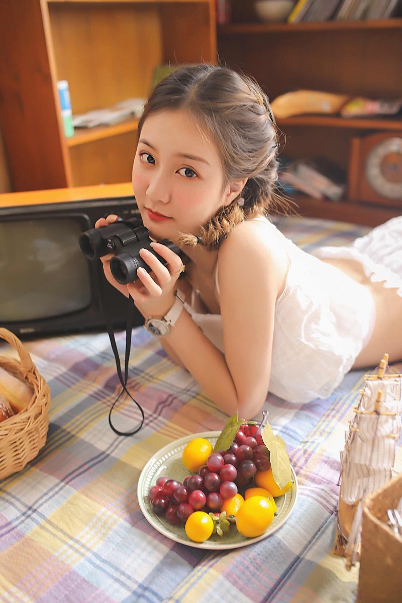 浴缸美女情趣内衣美腿翘臀写真