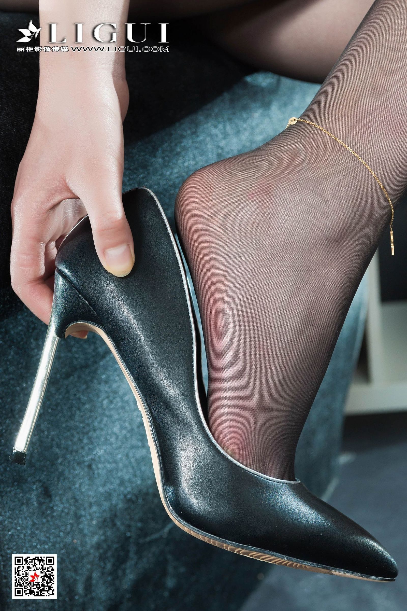 av40岁以上美熟妇璇璇黑丝美腿超短裙诱惑美女私密写真集