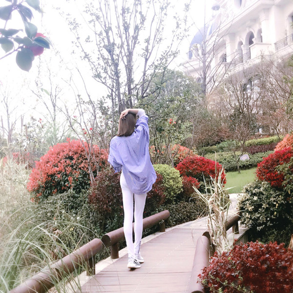 乐珈彤生活照图片 大长腿显露无遗