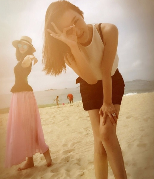 乐珈彤生活照图片 大长腿显露无遗