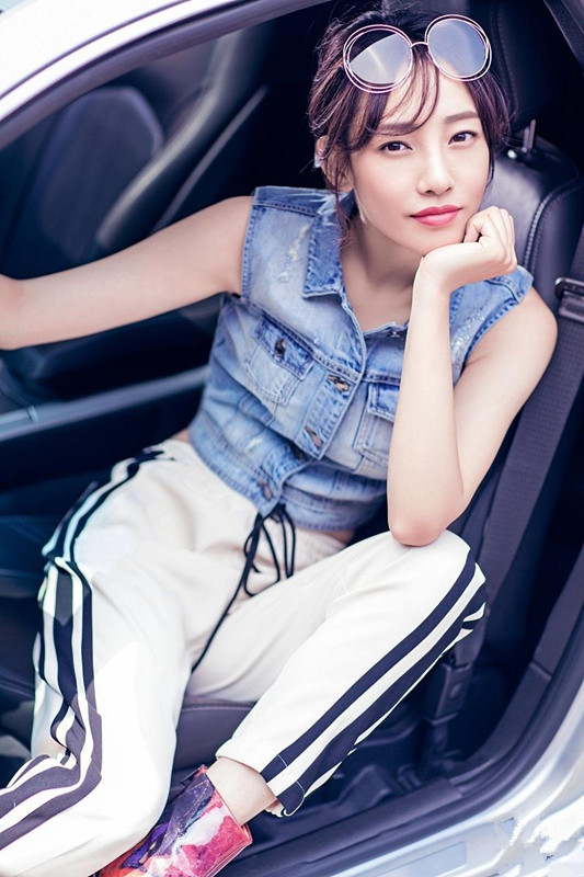 白百何早春时尚大片 温暖阳光活力四射