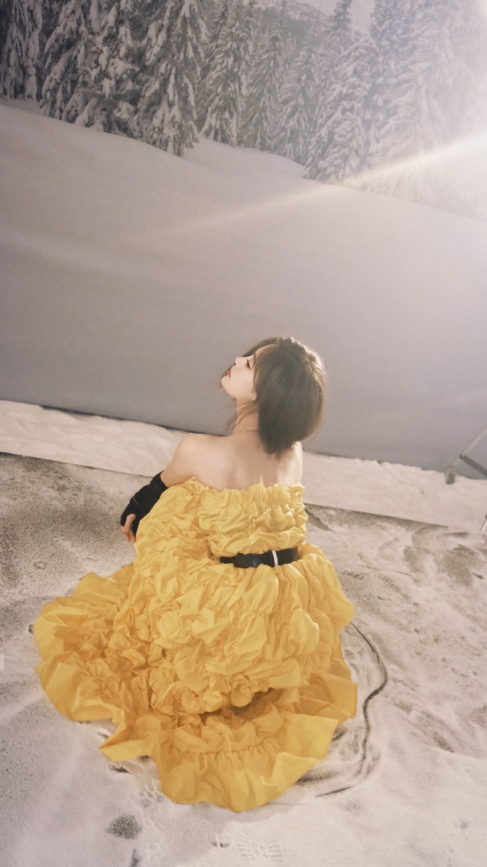 许佳琪黄色公主裙少女感满满写真