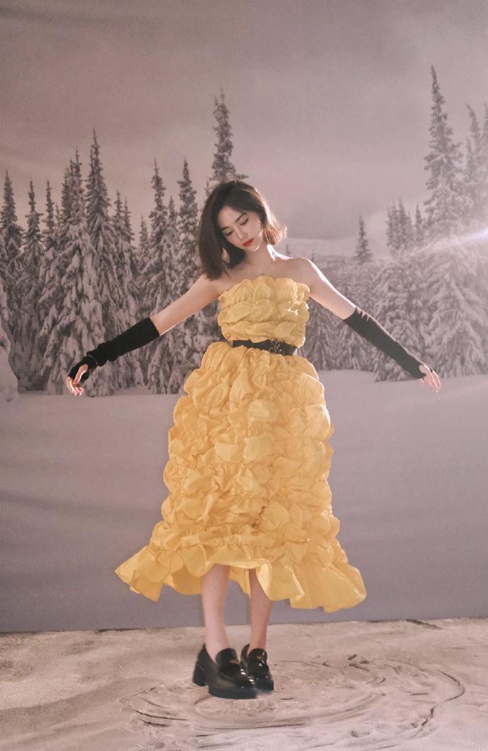 许佳琪黄色公主裙少女感满满写真