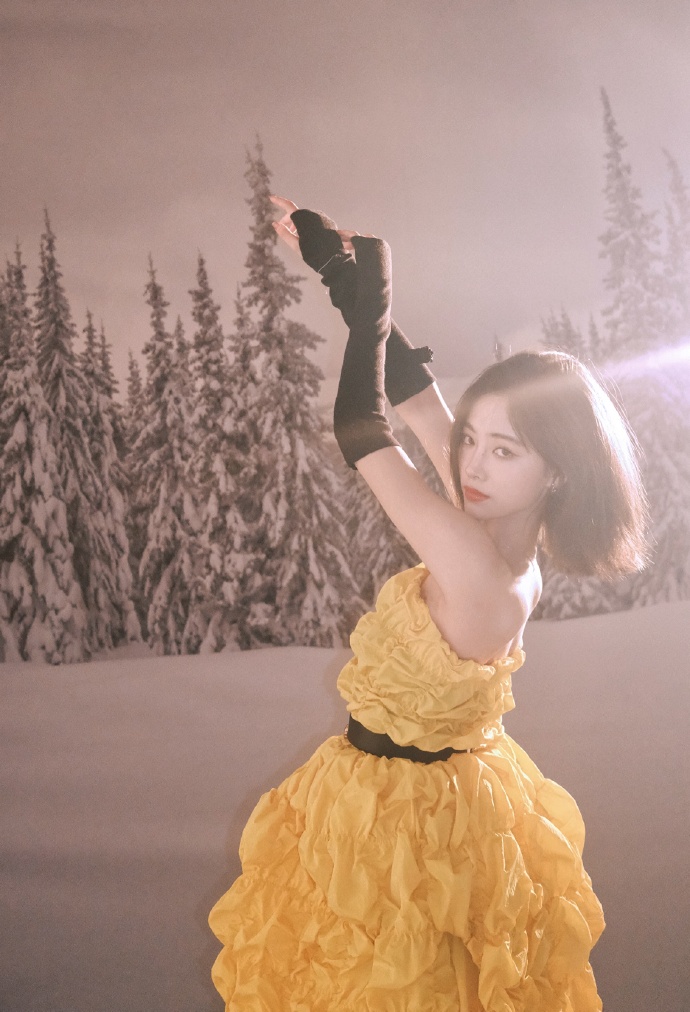 许佳琪黄色公主裙少女感满满写真