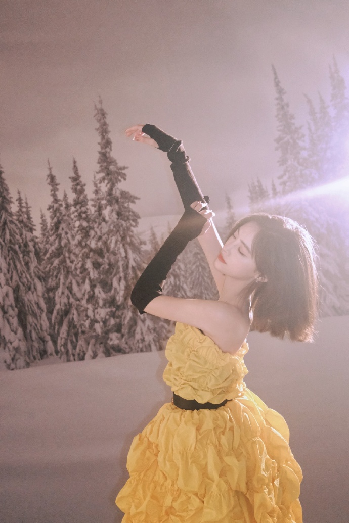 许佳琪黄色公主裙少女感满满写真