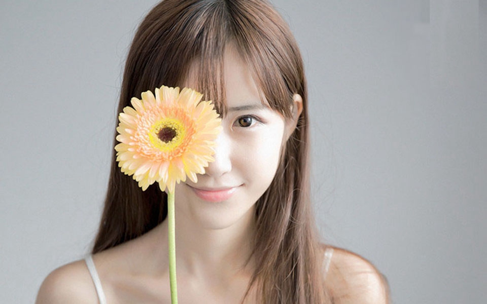 亚洲极品细腿美女丁字裤连体衣大波迷人私房照