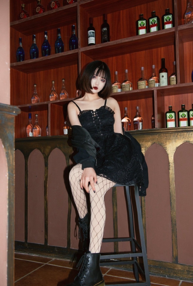 暗黑系萝莉少女妩媚妖艳套图