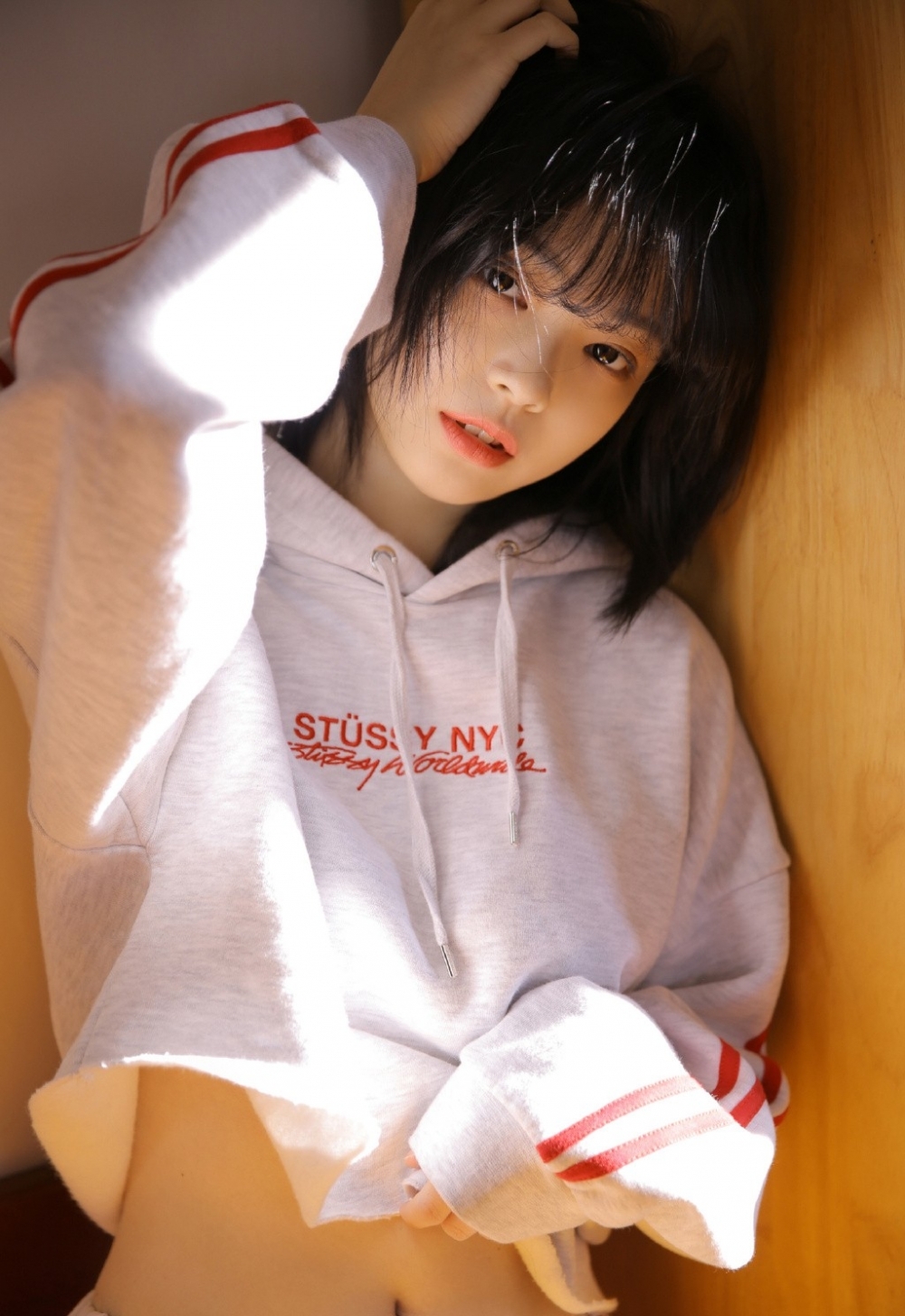 清纯可人的元气美少女运动装显得活力满满个性写真