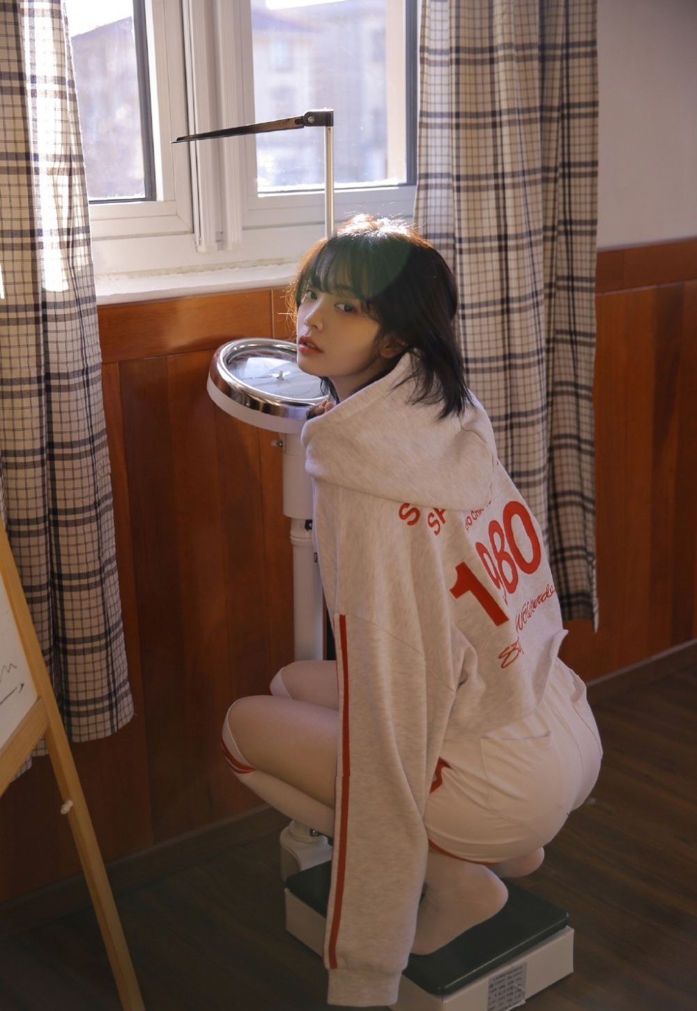 清纯可人的元气美少女运动装显得活力满满个性写真