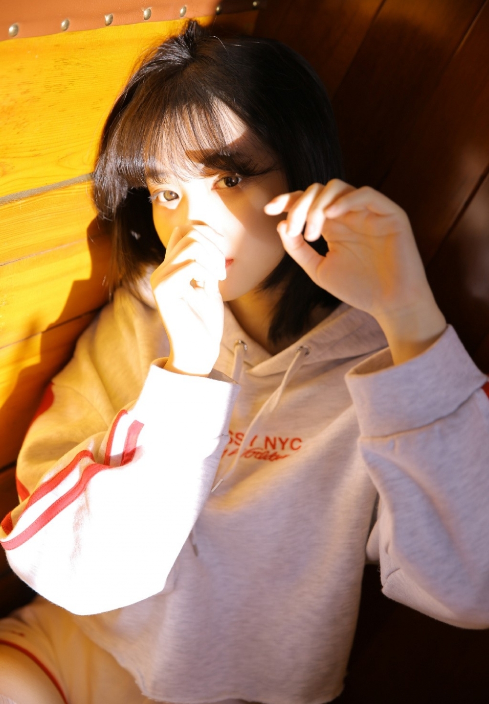 清纯可人的元气美少女运动装显得活力满满个性写真