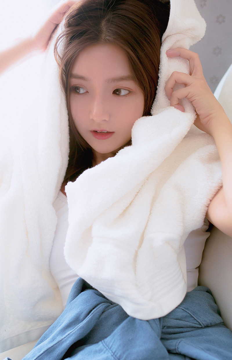 极品清纯美女死水库泳衣苗条身材皮肤白皙私房写真