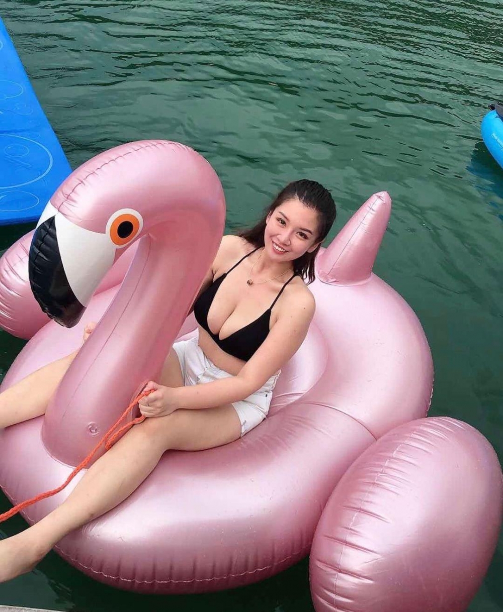 巨乳正点辣妹魔鬼好身材雪白人体欣赏