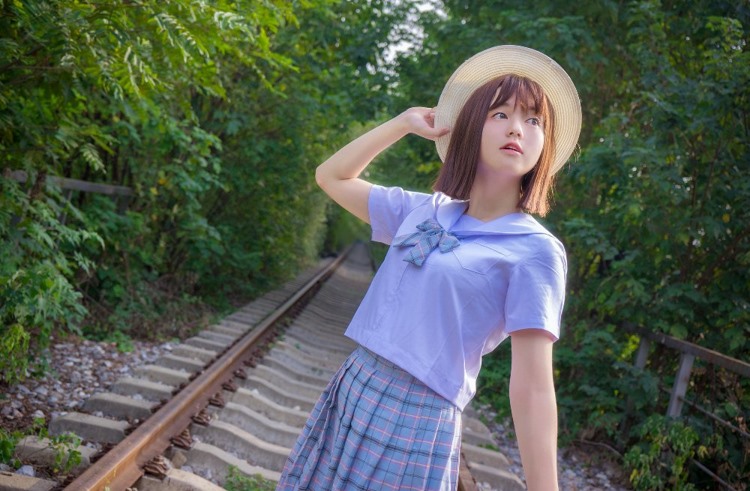 森林气质女孩梦幻静寂车轨清新自然氧气写真