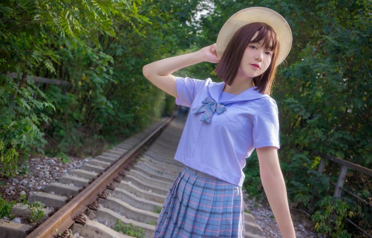 森林气质女孩梦幻静寂车轨清新自然氧气写真