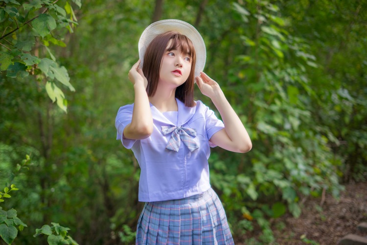 森林气质女孩梦幻静寂车轨清新自然氧气写真