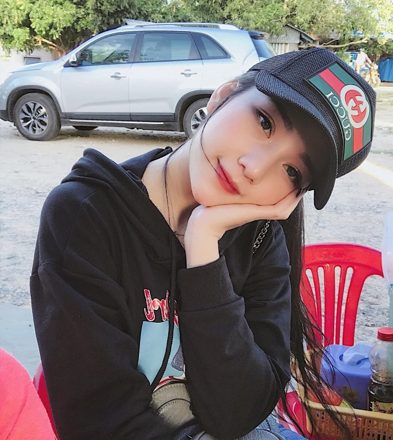 白嫩妹子海边清凉性感写真