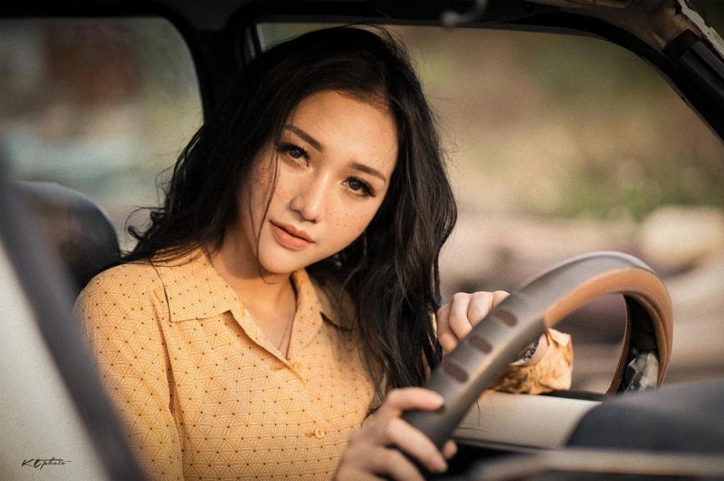 白嫩妹子海边清凉性感写真