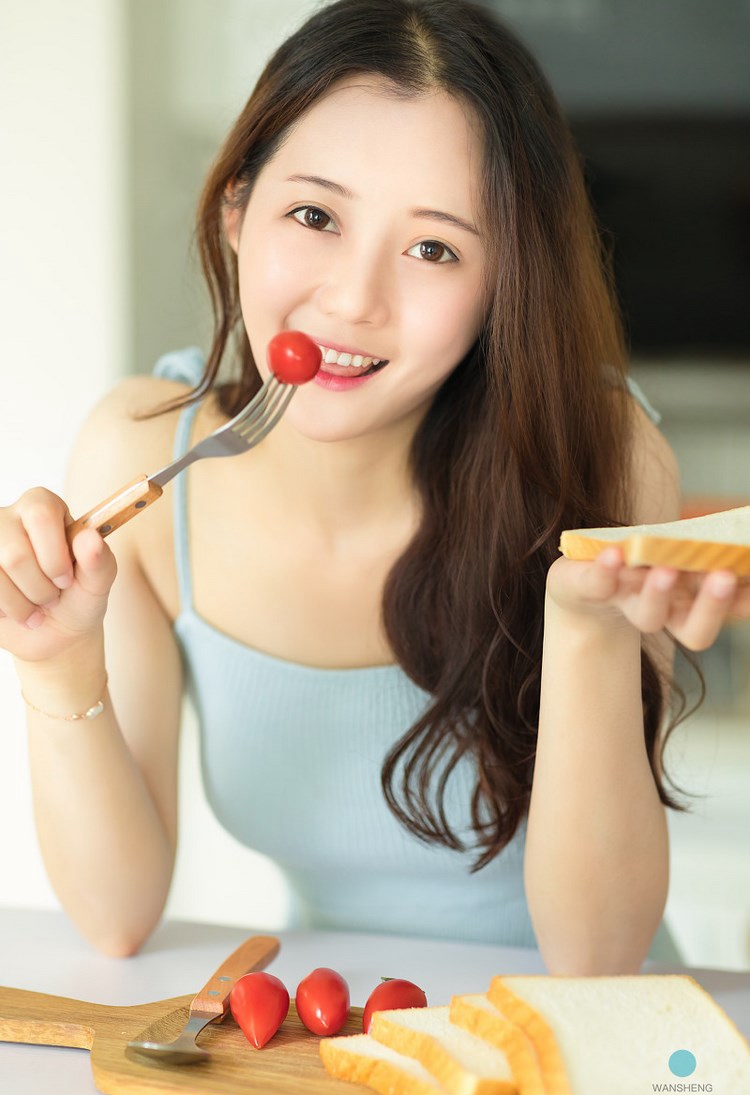 [秀人网]丝袜美女模特柒柒黑丝写真尽显丝袜诱惑