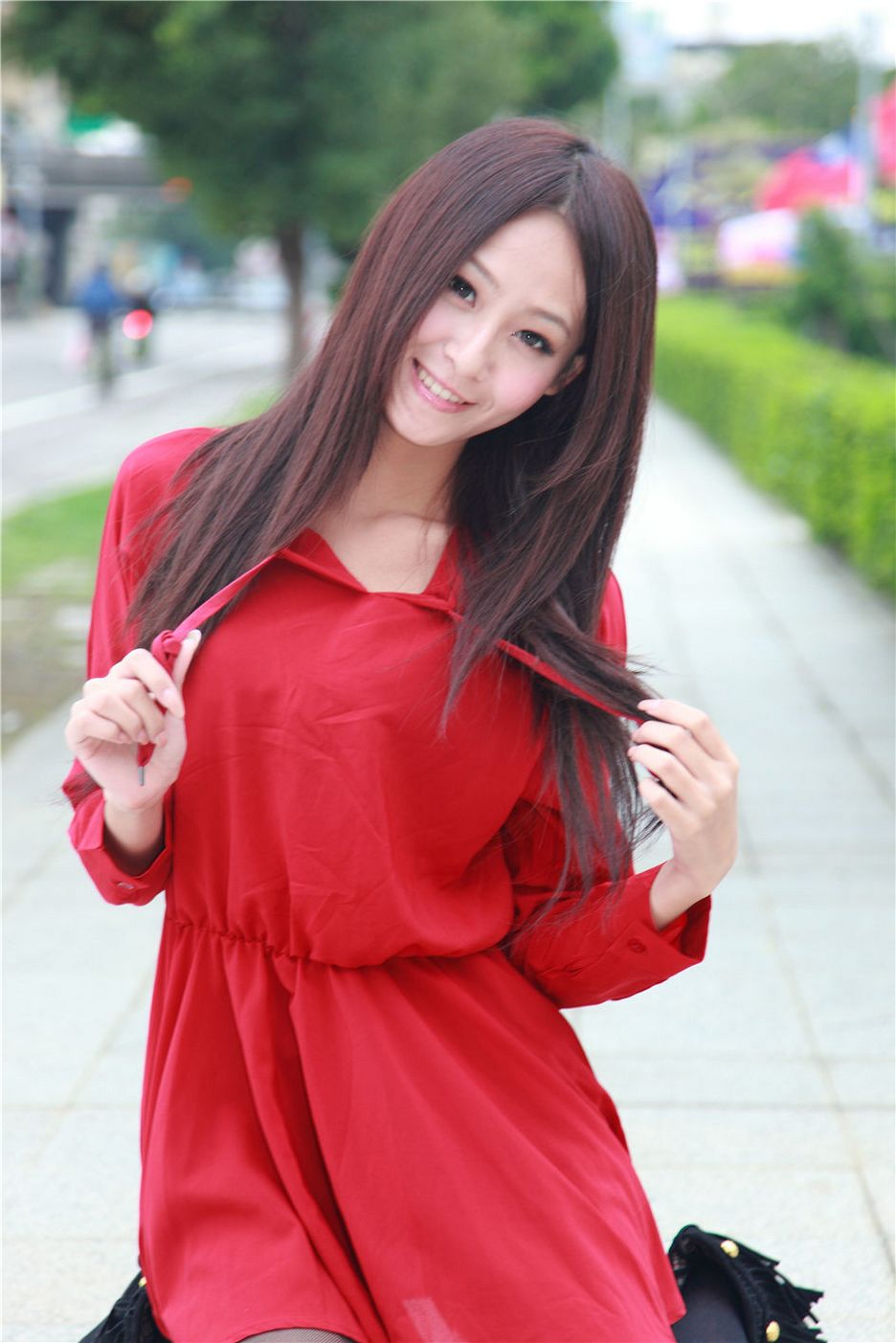 [秀人网]丝袜美女模特柒柒黑丝写真尽显丝袜诱惑