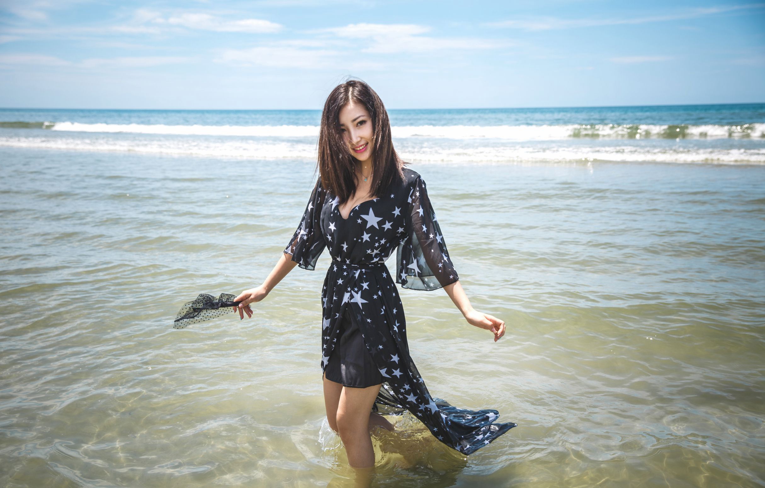 [秀人网]丝袜美女模特柒柒黑丝写真尽显丝袜诱惑