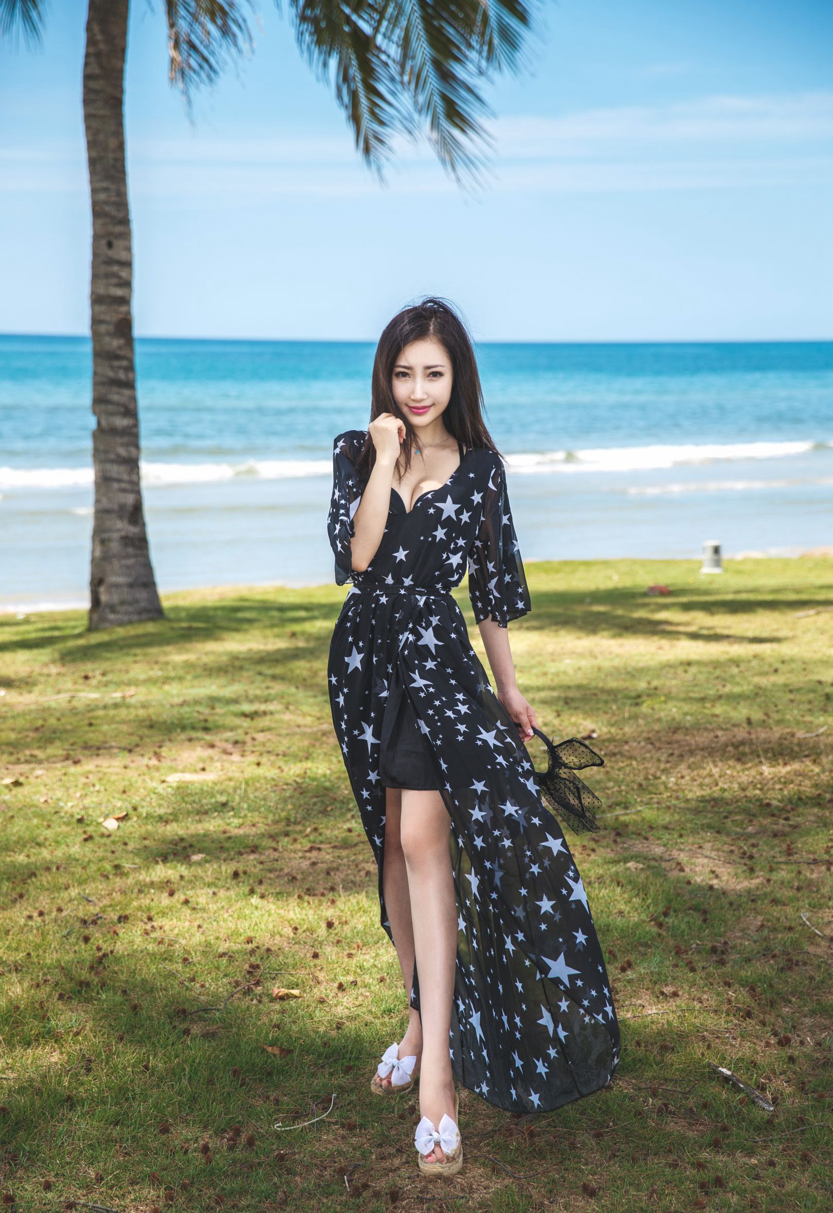 [秀人网]丝袜美女模特柒柒黑丝写真尽显丝袜诱惑