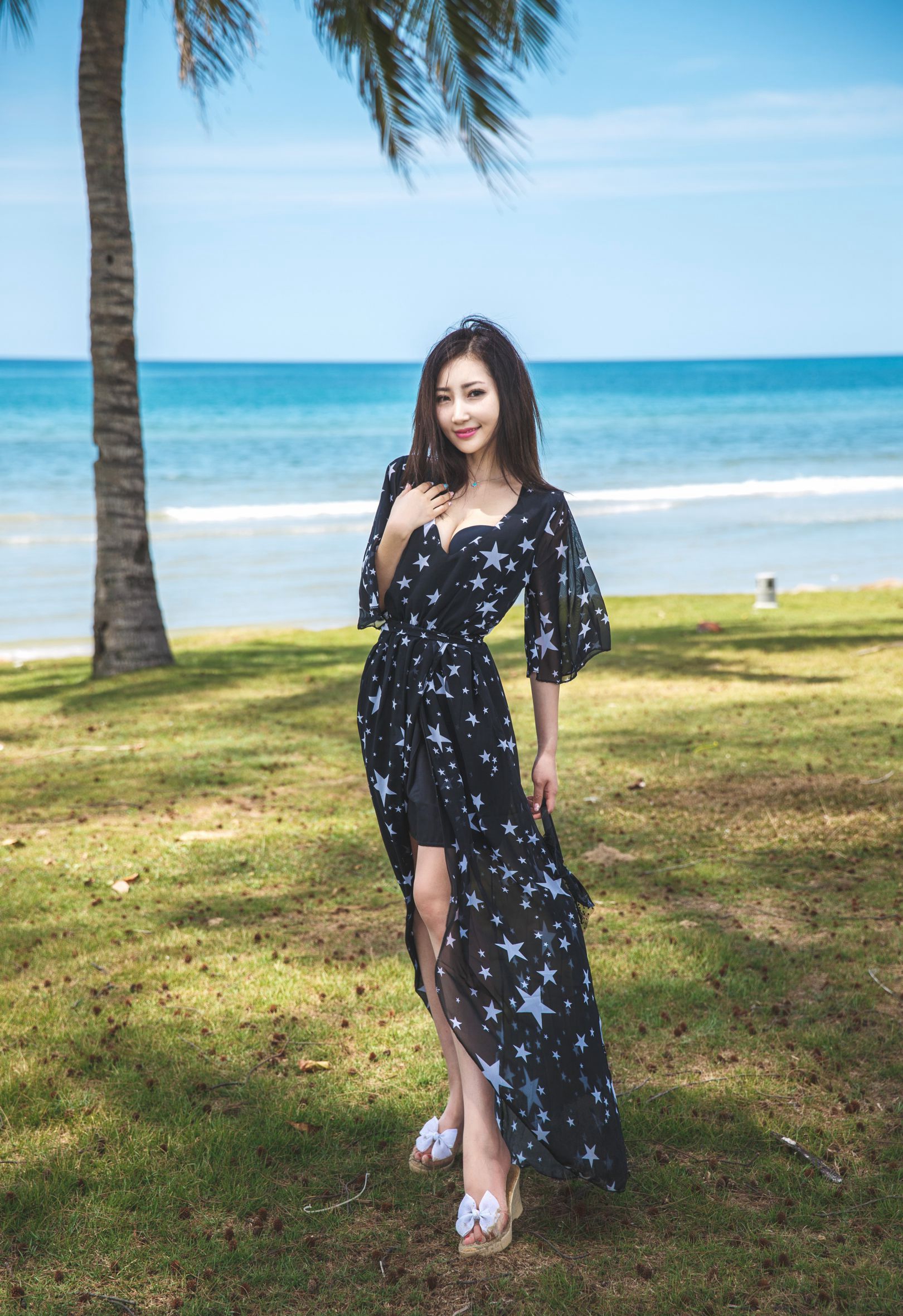 [秀人网]丝袜美女模特柒柒黑丝写真尽显丝袜诱惑