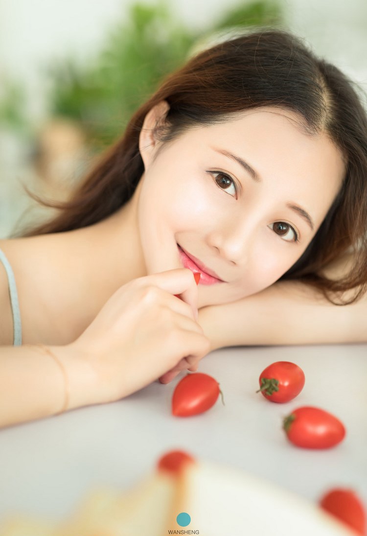 [秀人网]丝袜美女模特柒柒黑丝写真尽显丝袜诱惑