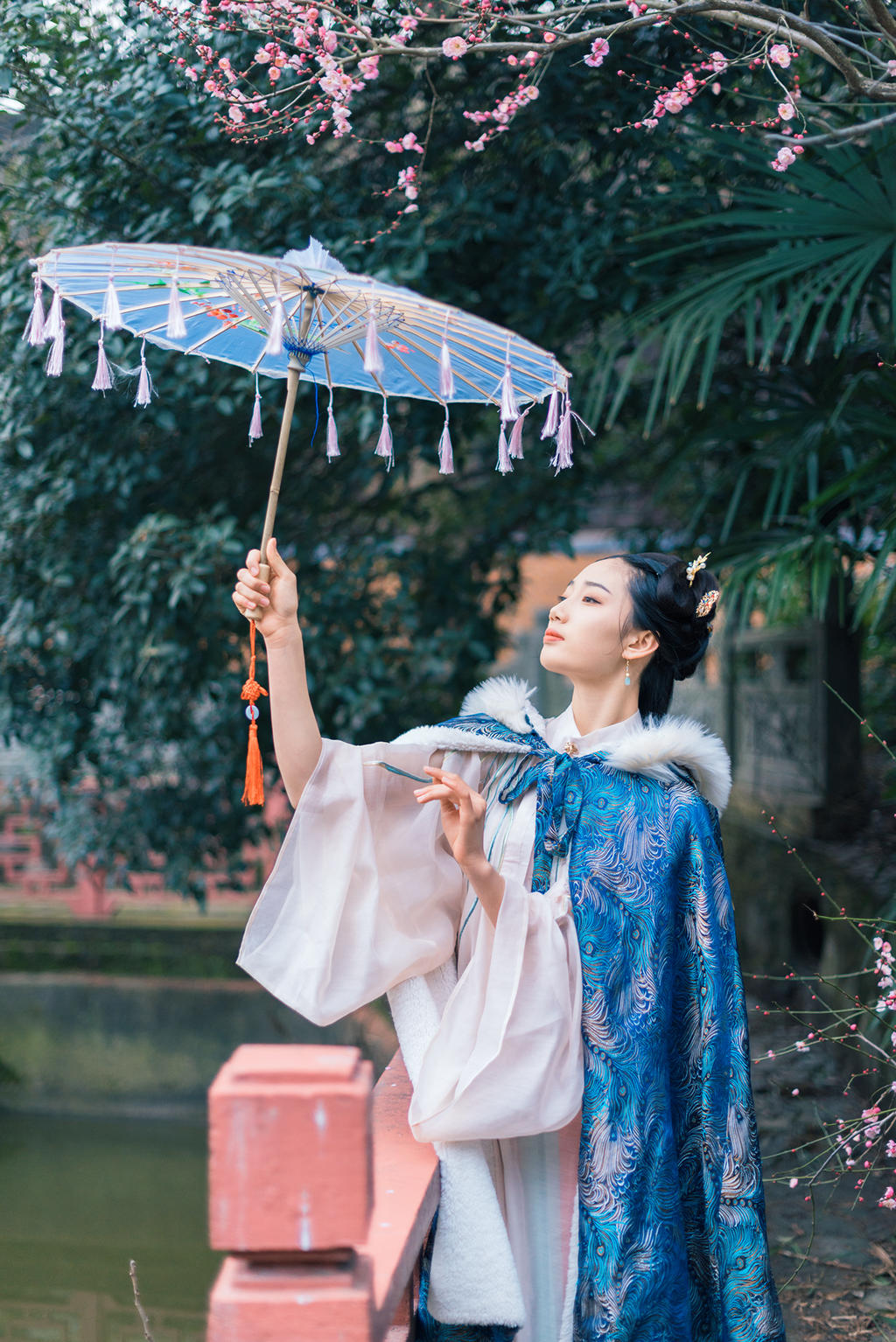 回眸一笑百媚生的汉服美女气质出尘唯美古风摄影