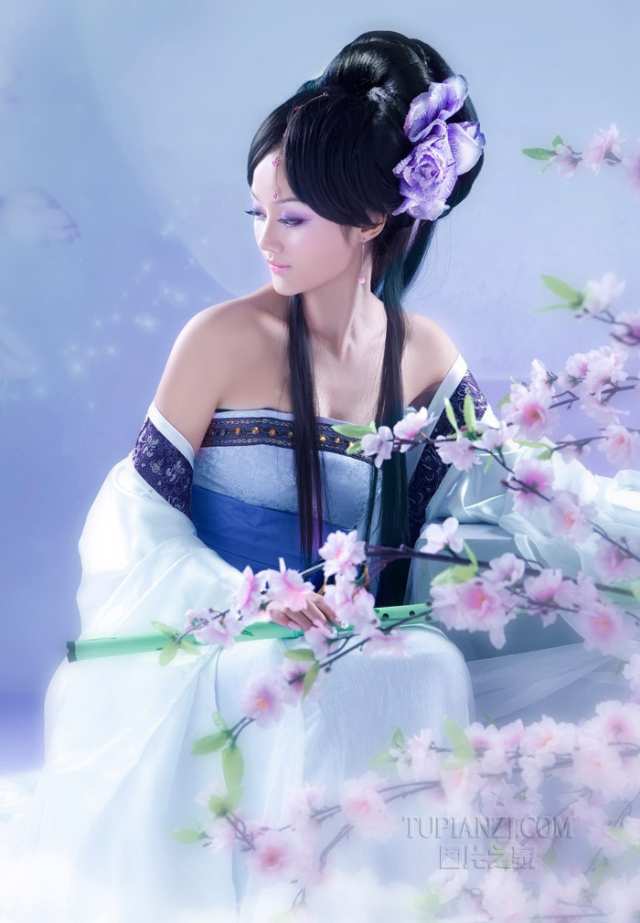 唯美的古装美女图片《萧声》